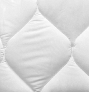 Close-up of the 1Concier Mat Pad/topper Lux 16 Luxury Mattress Topper, featuring white quilted fabric with diamond stitching and a soft, padded 16-ounce fill for added comfort.