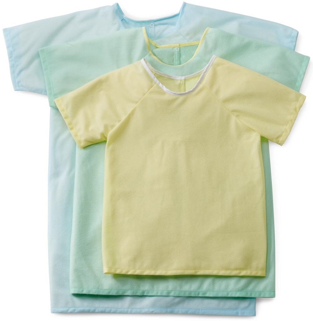 Three KSE Everlast Knitted Pediatric Gowns—one yellow in front and two light blue behind, all with short sleeves and neck snaps—are stacked together. Flame retardant, these gowns are ideal for hospital use.